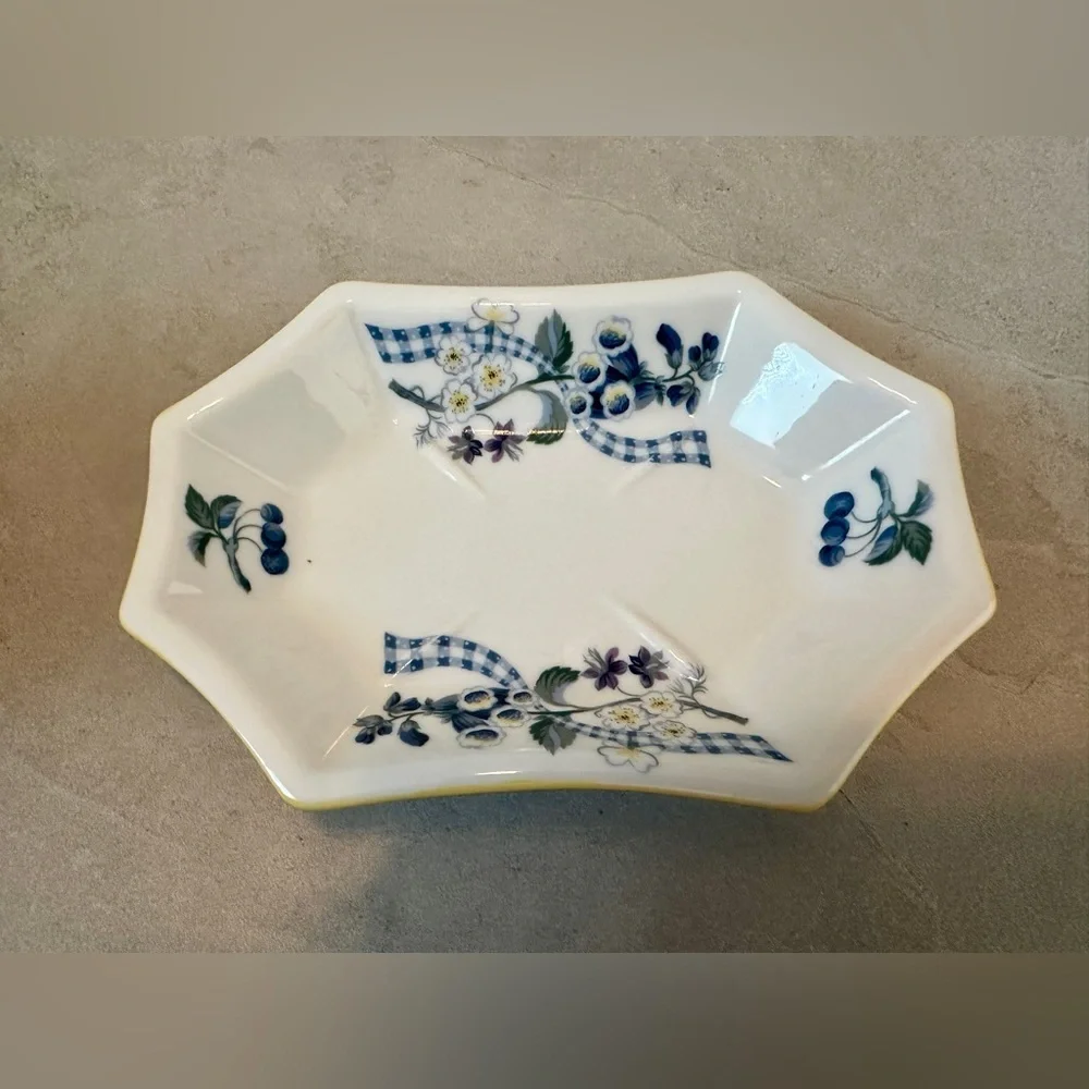 Sheridan Porcelain Ceramic Soap Dish, Cup, Blue Yellow White Flowers EUC